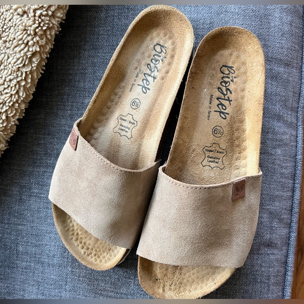 BIOSTEP Made In Spain Genuine Leather Slide Suede Sandals in beige. Size 6.5
